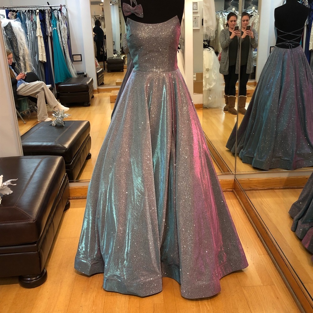 Beautiful ball gown dress with pockets 💜💜😍🥰💕